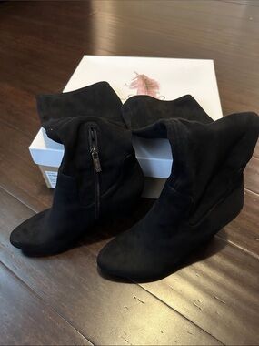 Jessica Simpson Reiki black microsuede boot size 6